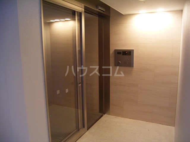 2/4 エントランス