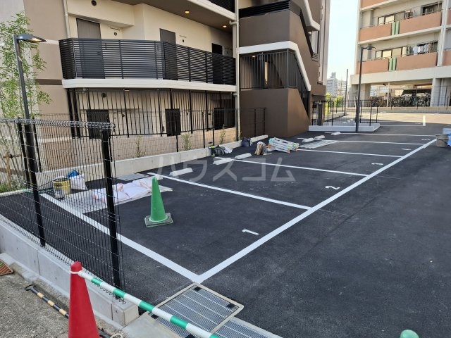 27/30 駐車場