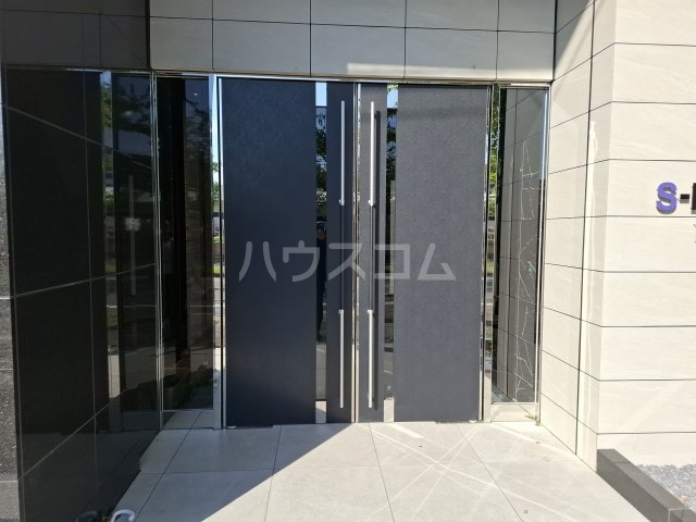 23/30 エントランス