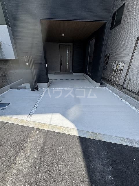 21/30 エントランス
