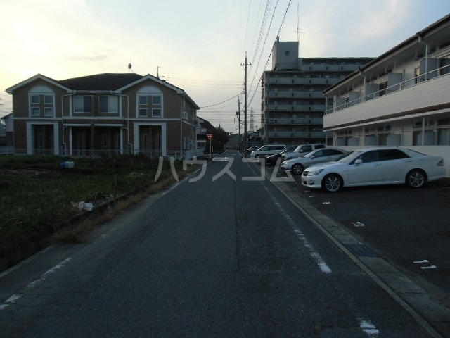 23/26 駐車場