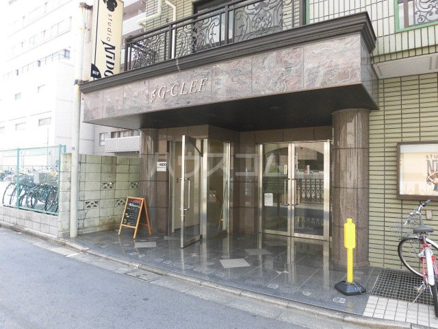 23/30 エントランス