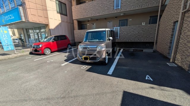 21/28 駐車場