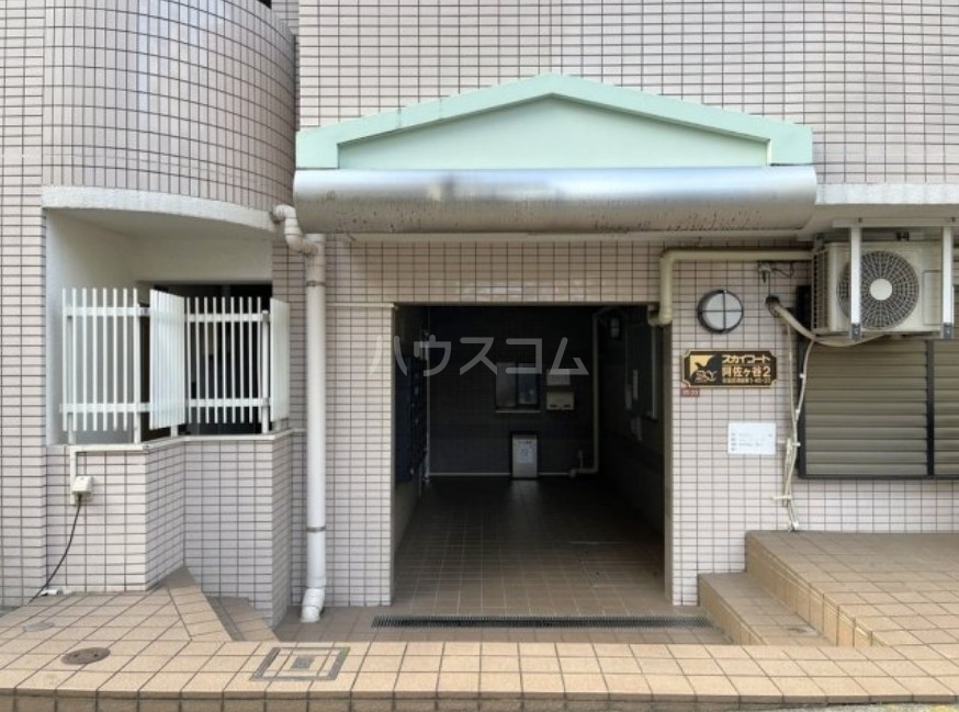 16/17 エントランス