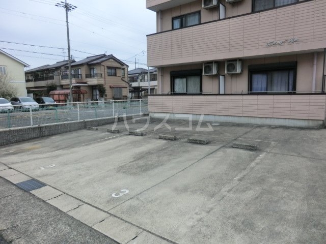 21/25 駐車場