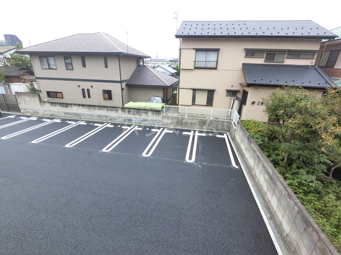 18/21 駐車場