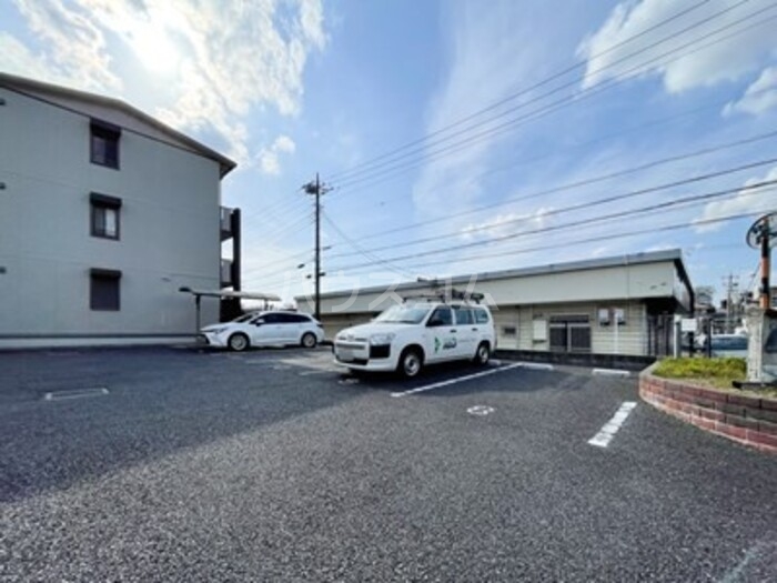 16/16 駐車場