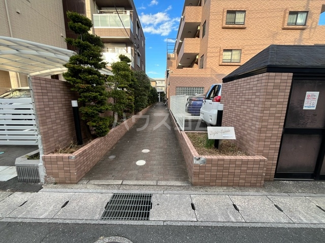 25/30 エントランス