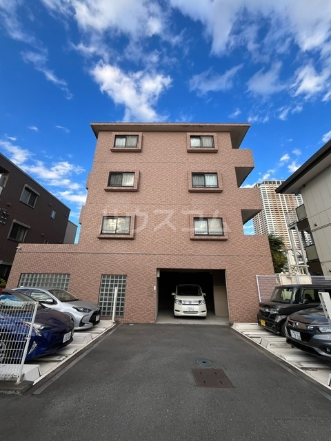 27/30 駐車場