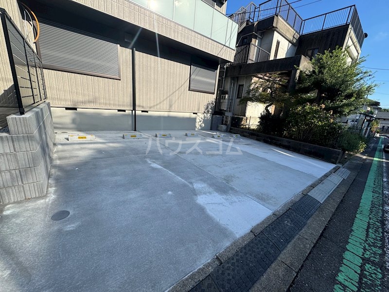 28/30 駐車場
