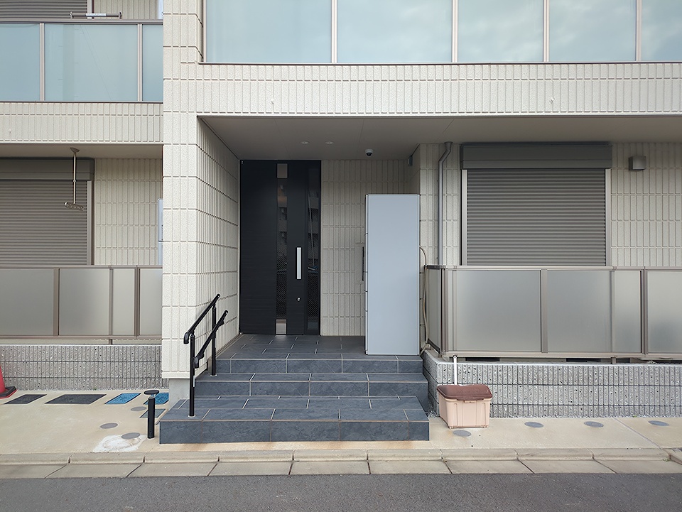 28/30 エントランス