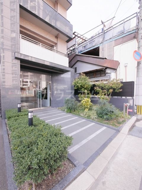 23/30 エントランス