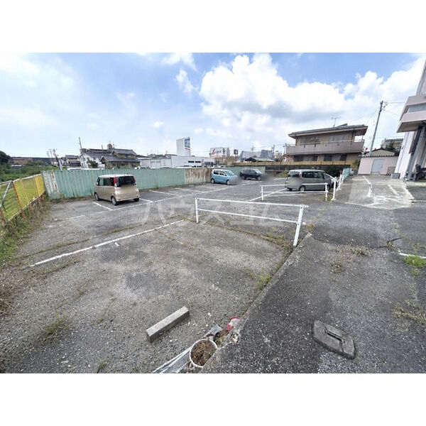 13/23 駐車場