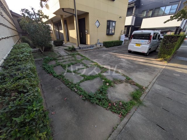 2/5 駐車場