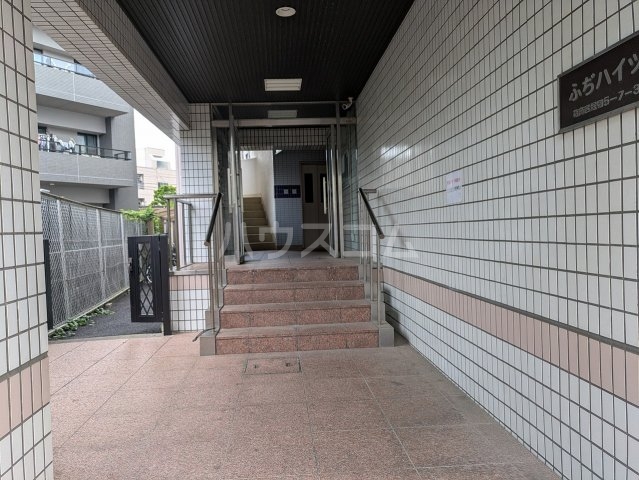 22/30 エントランス
