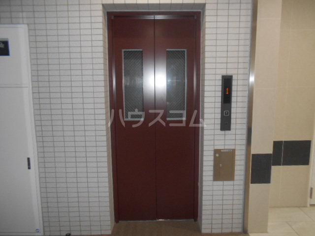 15/23 エントランス