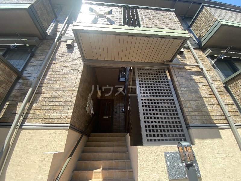 18/27 エントランス