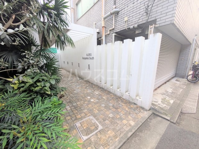 21/29 エントランス