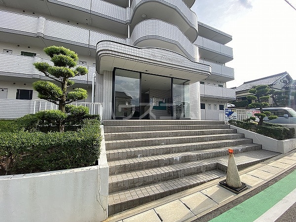 26/30 エントランス