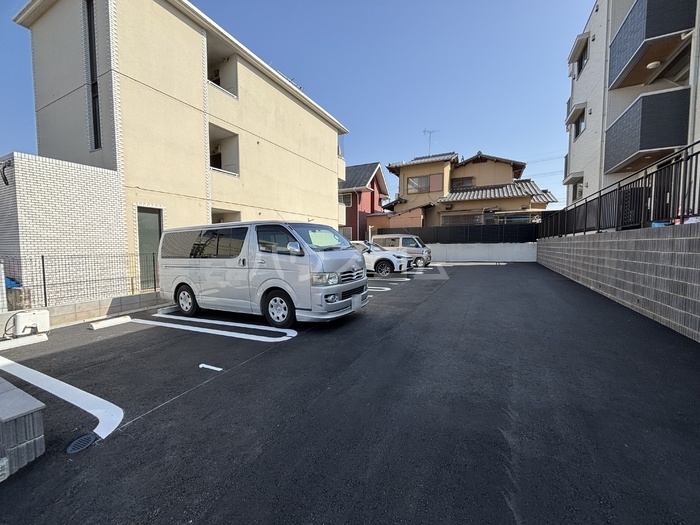 23/26 駐車場
