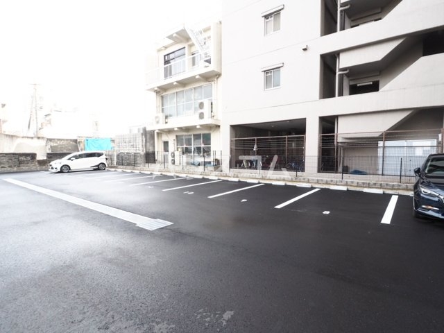 28/30 駐車場