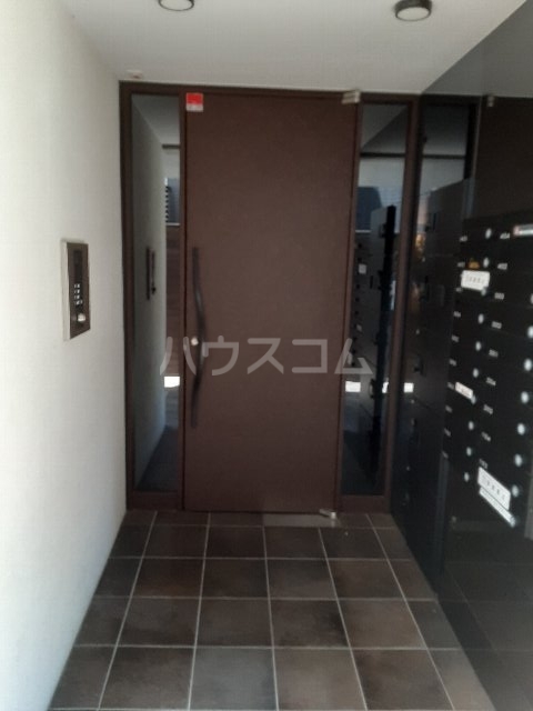 18/21 エントランス