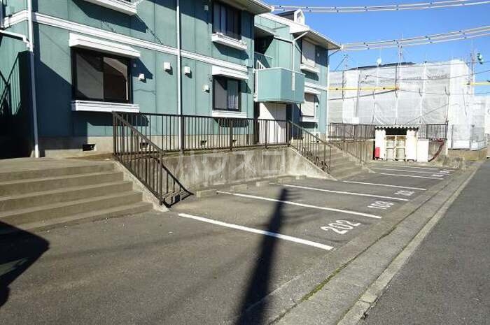 18/22 駐車場