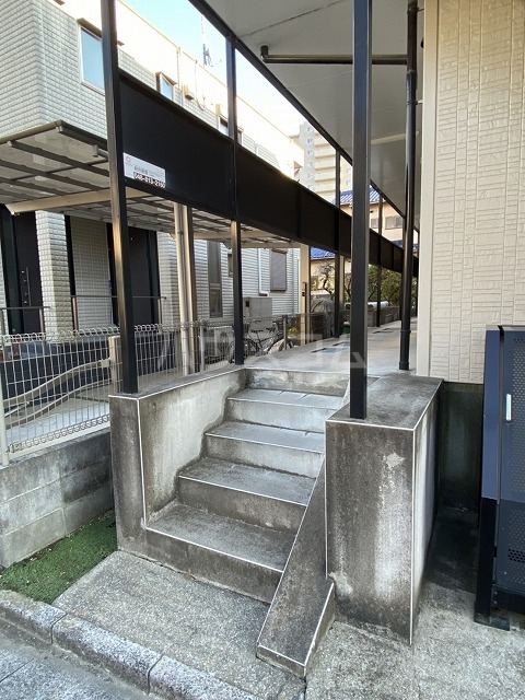 25/30 エントランス