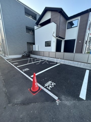 13/17 駐車場