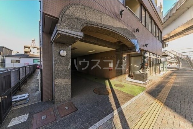 16/20 エントランス