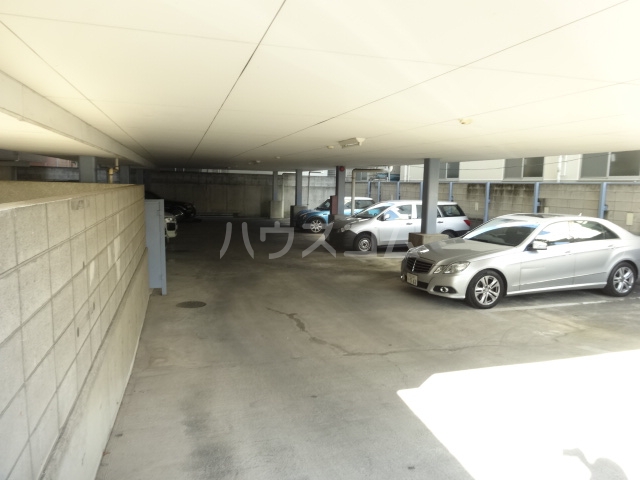 18/28 駐車場