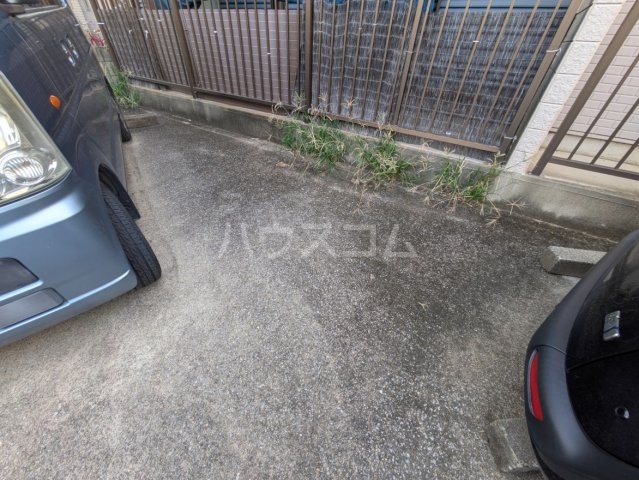 27/30 駐車場