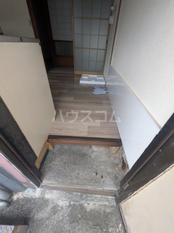 13/25 玄関