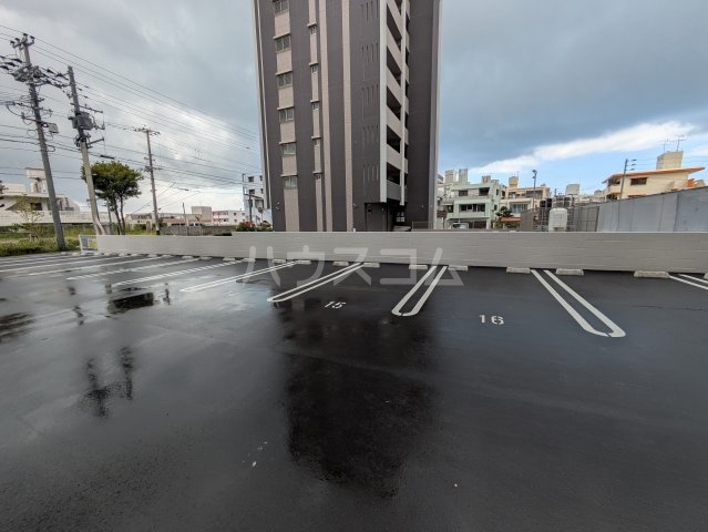 21/26 駐車場
