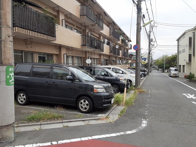 28/30 駐車場