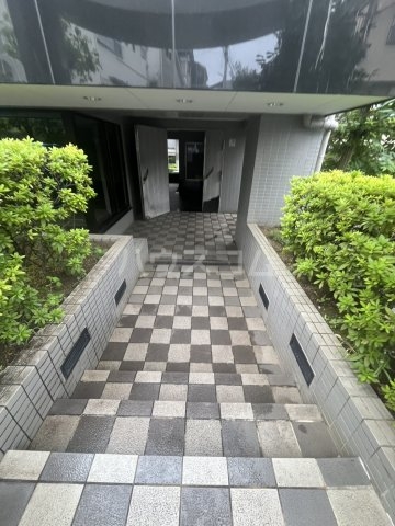 25/30 エントランス