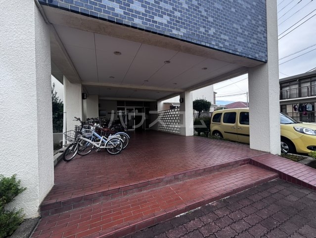 5/5 エントランス