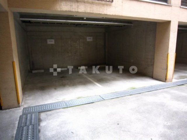 23/26 駐車場