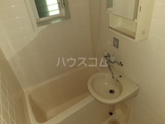 13/27 浴室