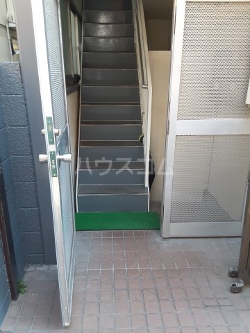21/27 エントランス