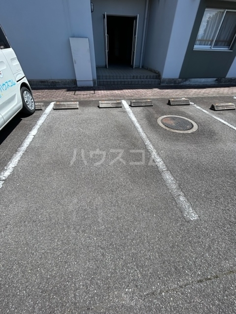 18/25 駐車場
