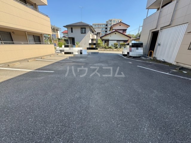 28/30 駐車場