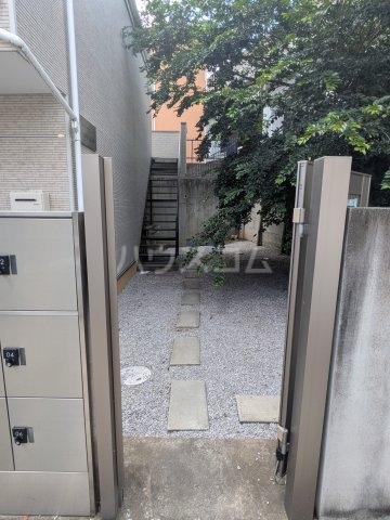 28/30 エントランス