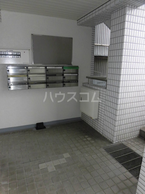 27/30 エントランス