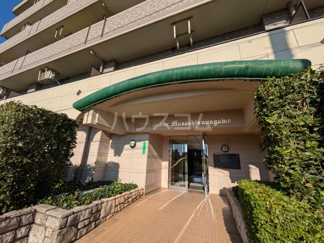 2/4 エントランス
