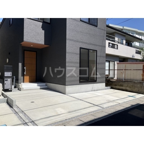 25/26 エントランス