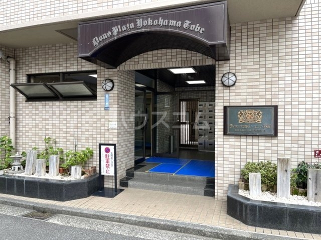 18/27 エントランス