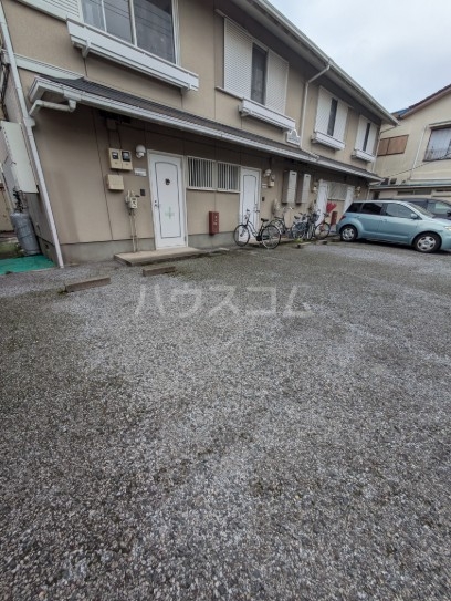 18/27 駐車場