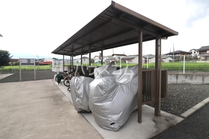 13/17 駐車場