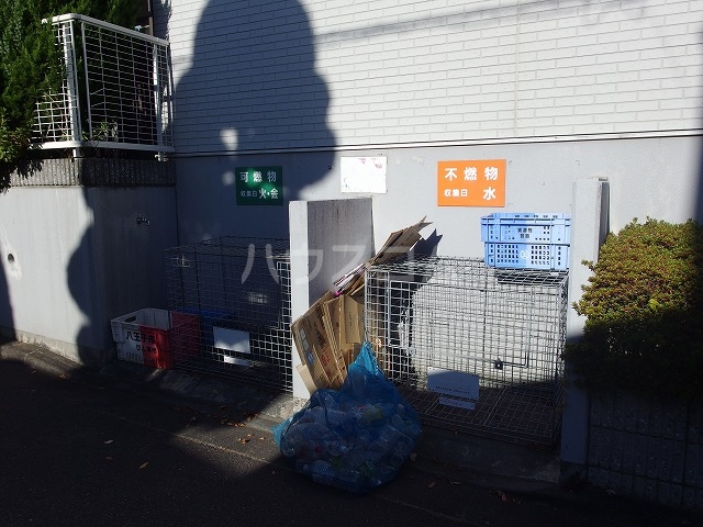 23/30 エントランス
